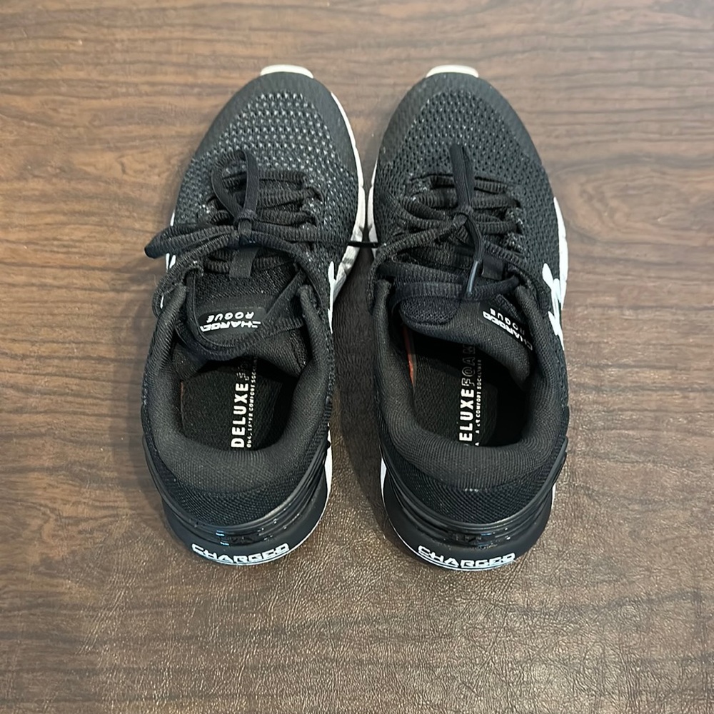 There are black under armour shoes.